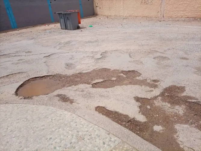 تاوريرت تتحول لملعب “كولف”.. نشطاء يطلقون حملة نشر صور حفر المدينة (صور)