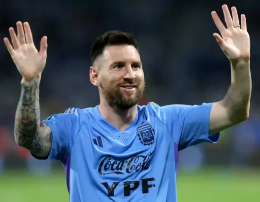 ميسي ينفي اتفاقه مع الهلال السعودي ويعلن حسم قراره نهاية الموسم