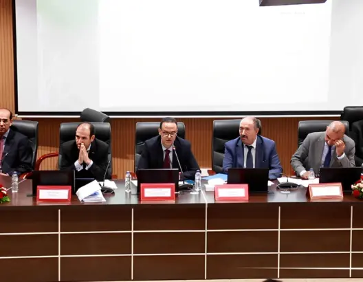 أكاديميون وقانونيون يناقشون واقع المحاكم الإدارية