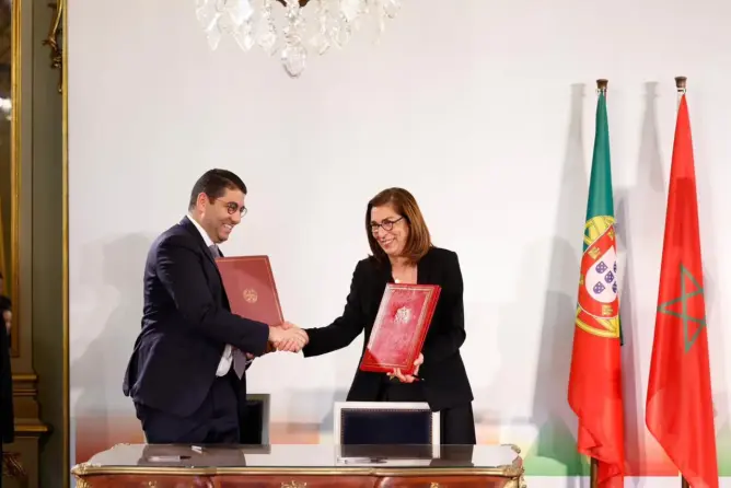بنسعيد يجري لقاءات ثنائية بالبرتغال ويوقع مذكرة تفاهم