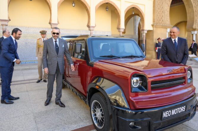 الملك يترأس تقديم أول نموذج لسيارة من صنع مغربي
