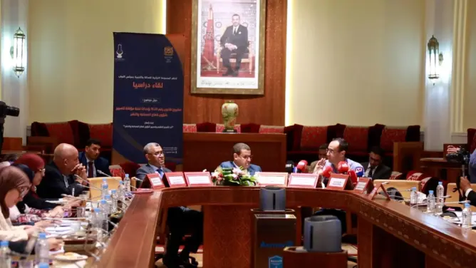 لقاء دراسي بالبرلمان: اللجنة المؤقتة للصحافة ورطة قانونية وتهديد حقيقي للدستور