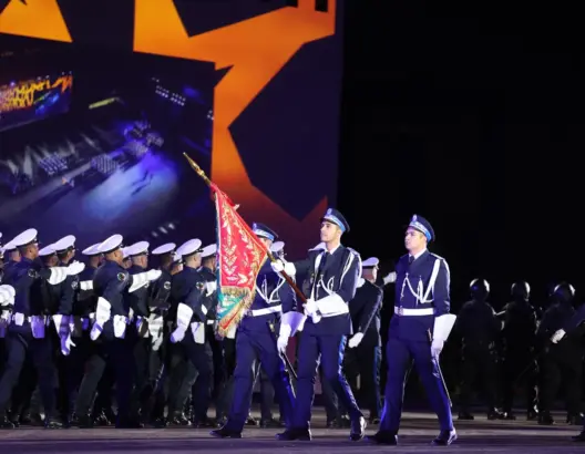 الشرطة وعلم المغرب