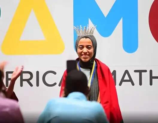 فريق مغربي بطلا لإفريقيا.. المغربية هبة الفرشيوي تتوج ”ملكة الرياضيات الإفريقية”