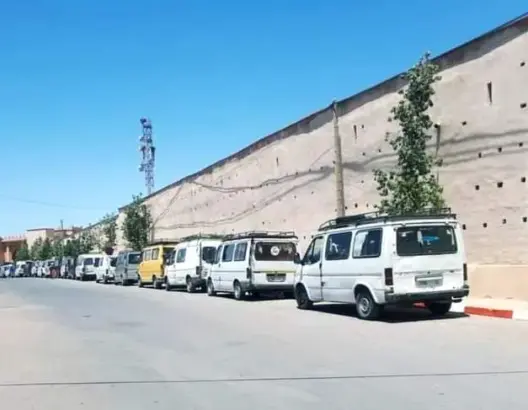 هل يفلح مجلس دمنات في تحرير رصيف “ساحة المليار”؟