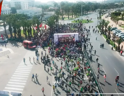 سباق مدرسي يجمع الآلاف من أبطال وهواة الجري بأكادير