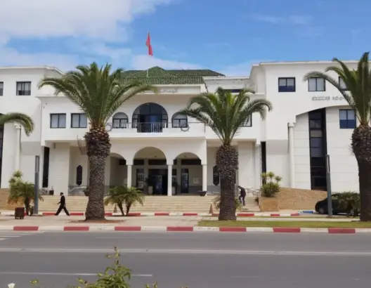 جماعة بوزنيقة تؤجل إنهاء فوضى احتلال الملك العمومي وقضاة العدوي يفتحصون الشرطة الإدارية