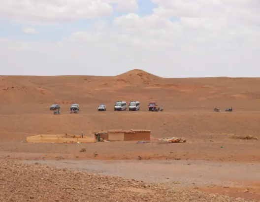 اختفى في ظروف غامضة .. “الدرون وكلاب مدربة” للبحث عن طفل بقلعة امكونة