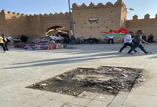 ساحة باب سيدي عبد الوهاب.. هكذا “أهمل” مسؤولو وجدة مشروعا ملكيا (صور)