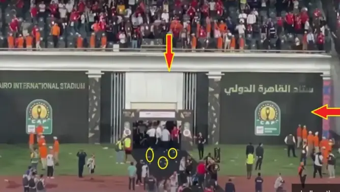 رمي الزجاجات واستهداف الحكم واللاعبين.. جماهير الأهلي تفسد ذهاب نهائي الأبطال