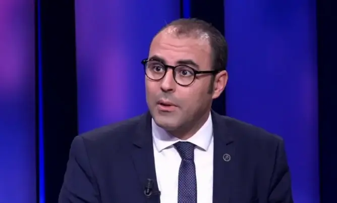 بدر الزاهر الأزرق أستاذ باحث في قانون الأعمال بجامعة الحسن الثاني