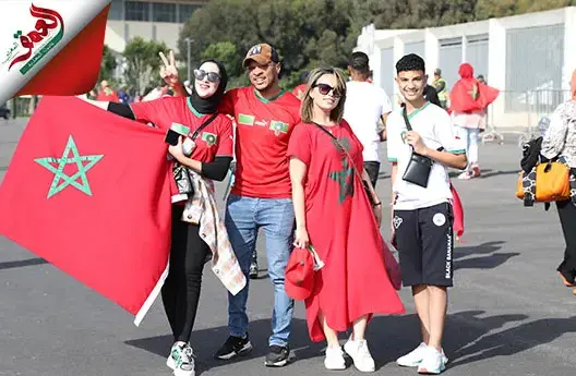 مغاربة بتوافدون على الملعب قبيل مباراة المنتخب ضد الرأس الأخضر