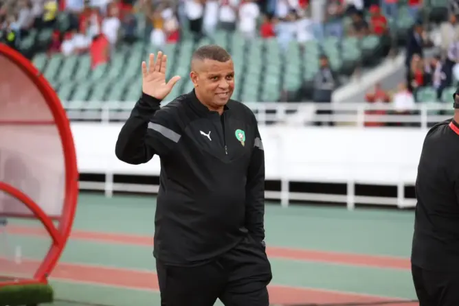 بنمحمود يغادر المنتخب بعد رحيل الركراكي.. ولا تواصل مع الوداد لخلافة بنهاشم