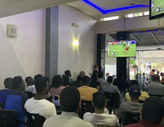 غرامات على أرباب المقاهي بسبب بث الأغاني.. والمهنيون يرفضون