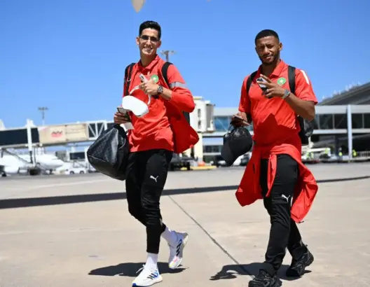 أسود الأطلس يحطون الرحال بجوهانسبورغ لمواجهة جنوب إفريقيا 
