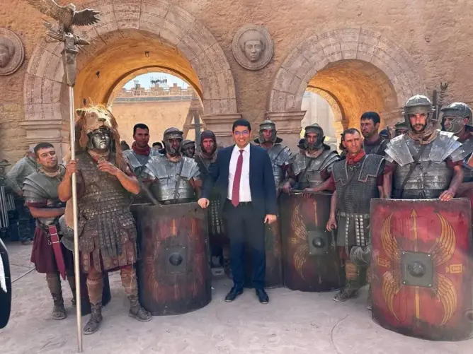 بعد الانفجار.. بنسعيد يزور موقع تصوير فيلم “غلادياتور” ويؤكد: ورزازات وجهة عالمية للسينما