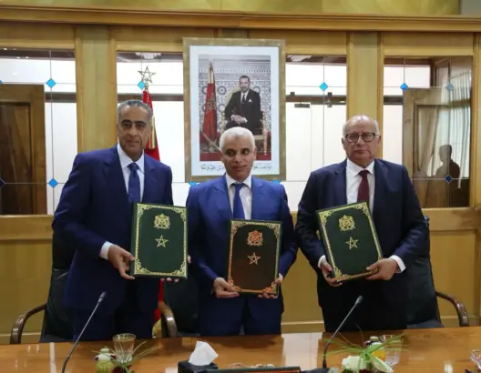 التوقيع على اتفاقية لتسهيل استفادة المواطنين من الخدمات الصحية بالبطاقة الوطنية