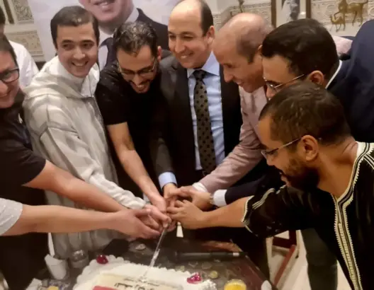 “المغرب أولا” .. مغاربة شبكة الجزيرة يكرمون زميلهم عبد الصمد ناصر (صور)