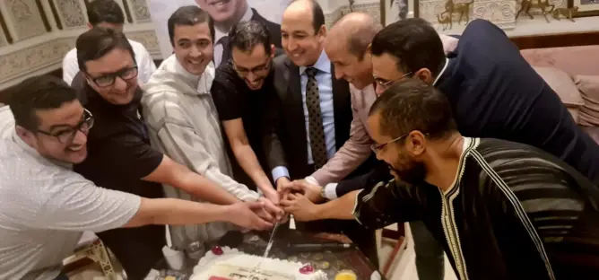 “المغرب أولا” .. مغاربة شبكة الجزيرة يكرمون زميلهم عبد الصمد ناصر (صور)