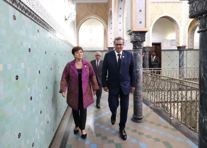 استقبل رئيس الحكومة  عزيز أخنوش، الإثنين بالرباط، كرستالينا جيورجيفا Kristalina Georgieva، المديرة العامة لصندوق النقد الدولي (FMI)، التي تقوم بزيارة رسمية للمغرب في إطار التحضيرات الجارية لتنظيم الاجتماعات العامة السنوية لمجموعة البنك الدولي وصندوق النقد الدولي، والتي من المقرر أن تحتضنها مدينة مراكش شهر أكتوبر المقبل، وكذا من أجل تعزيز الشراكة القائمة بين المملكة وصندوق النقد الدولي.