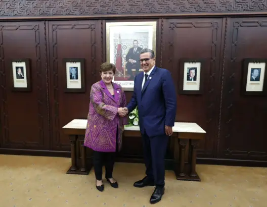 استقبل رئيس الحكومة  عزيز أخنوش، الإثنين بالرباط، كرستالينا جيورجيفا Kristalina Georgieva، المديرة العامة لصندوق النقد الدولي (FMI)، التي تقوم بزيارة رسمية للمغرب في إطار التحضيرات الجارية لتنظيم الاجتماعات العامة السنوية لمجموعة البنك الدولي وصندوق النقد الدولي، والتي من المقرر أن تحتضنها مدينة مراكش شهر أكتوبر المقبل، وكذا من أجل تعزيز الشراكة القائمة بين المملكة وصندوق النقد الدولي.