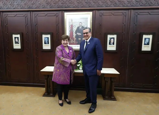 استقبل رئيس الحكومة  عزيز أخنوش، الإثنين بالرباط، كرستالينا جيورجيفا Kristalina Georgieva، المديرة العامة لصندوق النقد الدولي (FMI)، التي تقوم بزيارة رسمية للمغرب في إطار التحضيرات الجارية لتنظيم الاجتماعات العامة السنوية لمجموعة البنك الدولي وصندوق النقد الدولي، والتي من المقرر أن تحتضنها مدينة مراكش شهر أكتوبر المقبل، وكذا من أجل تعزيز الشراكة القائمة بين المملكة وصندوق النقد الدولي.