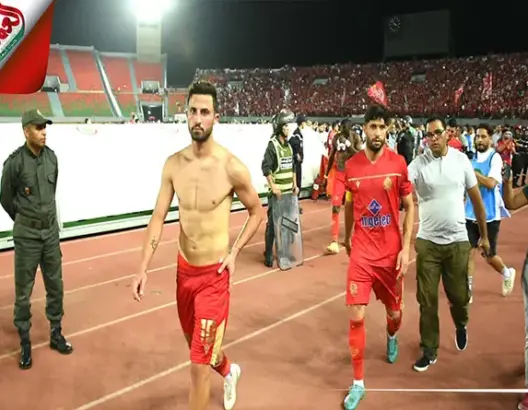 حسرة لاعبي الوداد بعد ضياع لقب البطولة في الثواني الأخيرة