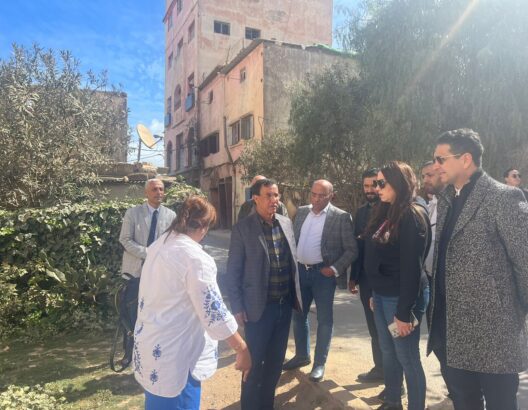 زيارة رئيسة جماعة الدار البيضاء ونائبها لساكنة الزنقة 18 بسيدي الخدير