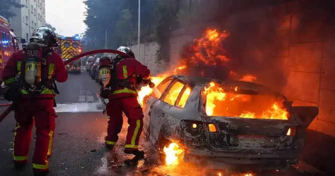 احتجاجات واشتباكات بفرنسا بعد مقتل قاصر برصاص الشرطة من مسافة الصفر