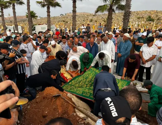 وفاتها خلفت صدمة لدى البيجيدي.. تشييع جثمان الوزيرة السابقة سمية بنخلدون بالرباط (فيديو)