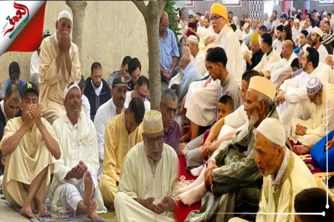 الدعاء وسط أجواء مفعمة بالخشوع أثناء صلاة عيد الأضحى بأزمور