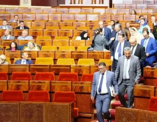 الحصيلة القطاعية..الأغلبية تَسند ظهر الحكومة والمعارضة تبتغي محاسبة الوزراء