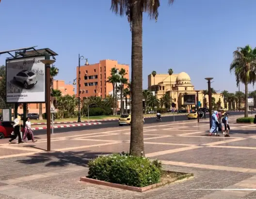 توافد كبير للسياح على مدينة مراكش رغم ارتفاع درجات الحرارة