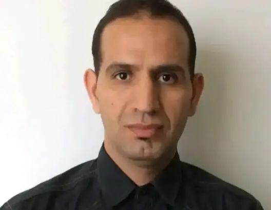 وفاة الكاتب محمد برشي .. شهادات مؤثرة في رحيل “المغترب”