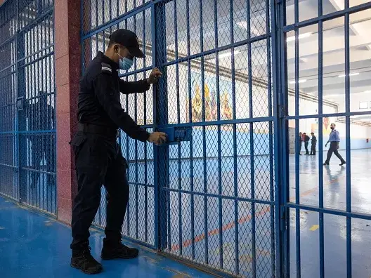 عفو ملكي استثنائي .. الرأفة الملكية تنقذ السجون من الاكتظاظ وتنتصر للكرامة