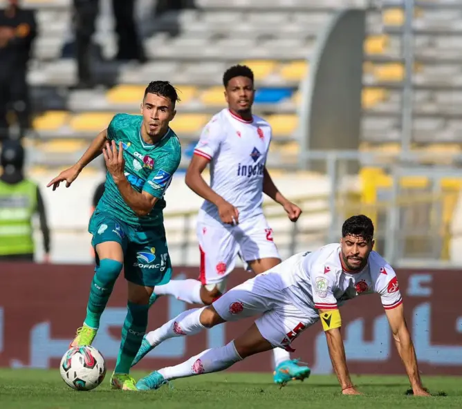 الرجاء الرياضي يهزم غريمه الوداد ويعبر لنهائي كأس العرش