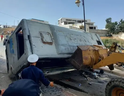 “فيتاليس” تكشف تفاصيل حادثة تطوان وتحمل رئيس الجماعة مسؤولية رفض رفع أسطول الحافلات
