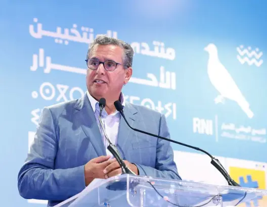 أخنوش ينوه بتأكيد الملك على أهمية “الجدية” وحرصه على روابط المحبة مع الجزائر