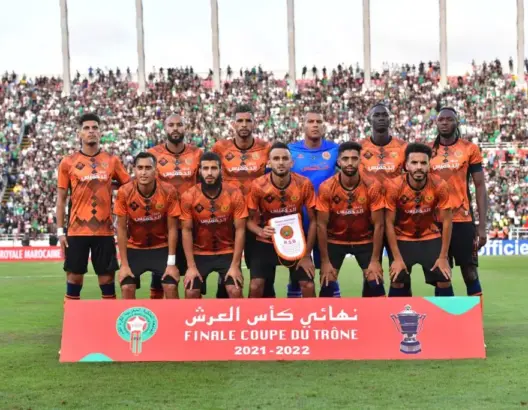 نهضة بركان يتوج بكأس العرش بفوزه على الرجاء ويضمن المشاركة في “الكونفدرالية”