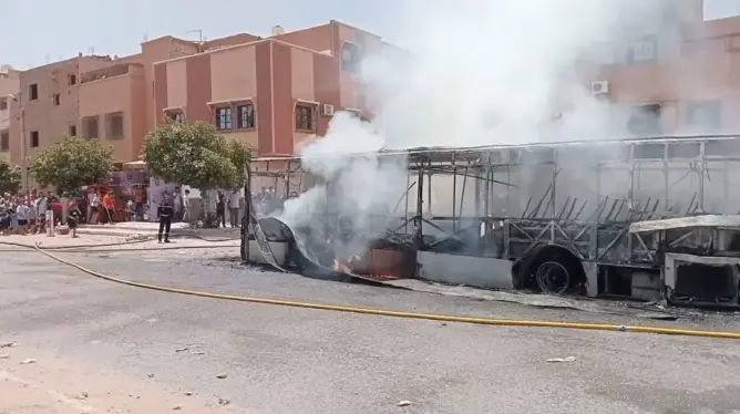 اندلاع حريق بحافلة لـ “ألزا” بمراكش يسائل جودة أسطول الشركة