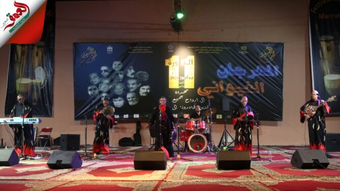 مجموعة "لمشاهب" تعيد الجماهير المراكشية الى الزمن الجميل بوصلة موسيقية رائعة بالمهرجان الغيواني