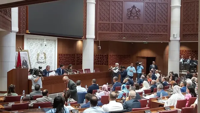 البرلمان “ينتصر” للجالية ويرجئ الحسم في اتفاقية “تبادل المعلومات المالية”