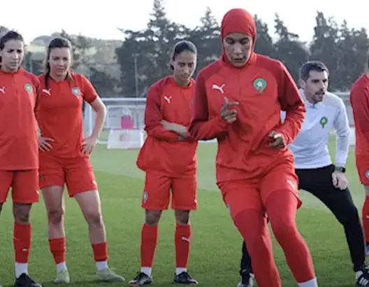 لاعبة مغربية تدخل التاريخ كأول محجبة في المونديال.. والفيفا تحتفي بها