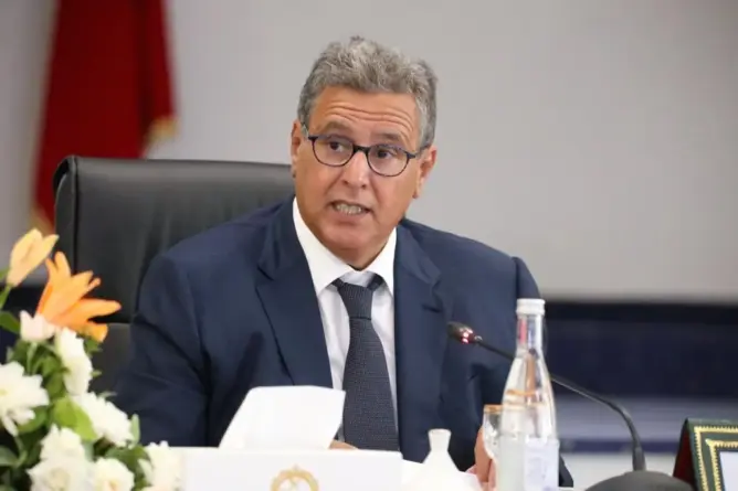 أخنوش يحث على مباشرة أشغال تهيئة أحياء سفوح الجبال بأكادير