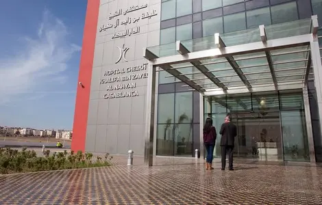 فوضى بمستشفى الشيخ خليفة بالبيضاء بعد “الامتناع” عن تسليم جثة جندي متقاعد