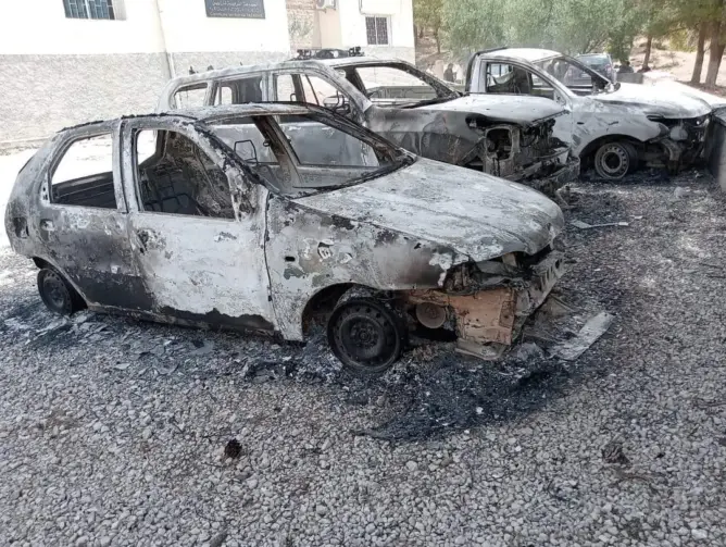 مختل عقلي يضرم النار في سيارات خاصة بجماعة ضواحي تازة