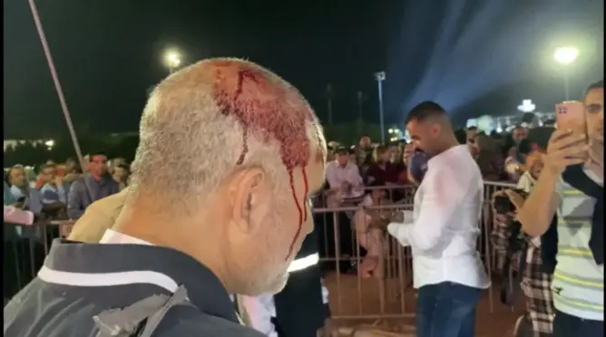 قارورة خمر طائشة تصيب صحافي بمهرجان بيلماون بأكادير