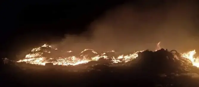 حريق مهول بمطرح للنفايات يثير استياء بطاطا
