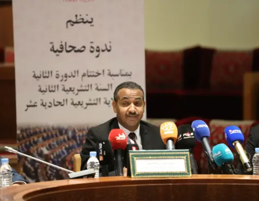 الفريق الاشتراكي ينتقد “قتل” الممارسة البرلمانية ويتهم الحكومة بإضعاف البرلمان