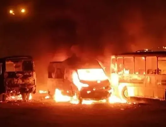 احتراق حافلات للنقل المدرسي بنواحي تاونات يثير تساؤلات.. والدرك يحقق مع شخصين